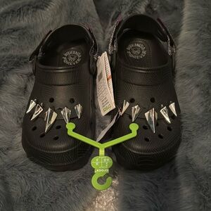 CROCS Classic Black Panther All-Terrain Clog Charm Kids Size J6 Juniors NWT